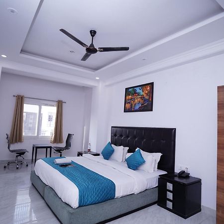 Hotel Moon Taj Near Yashobhoomi Convention Centre Δελχί Εξωτερικό φωτογραφία