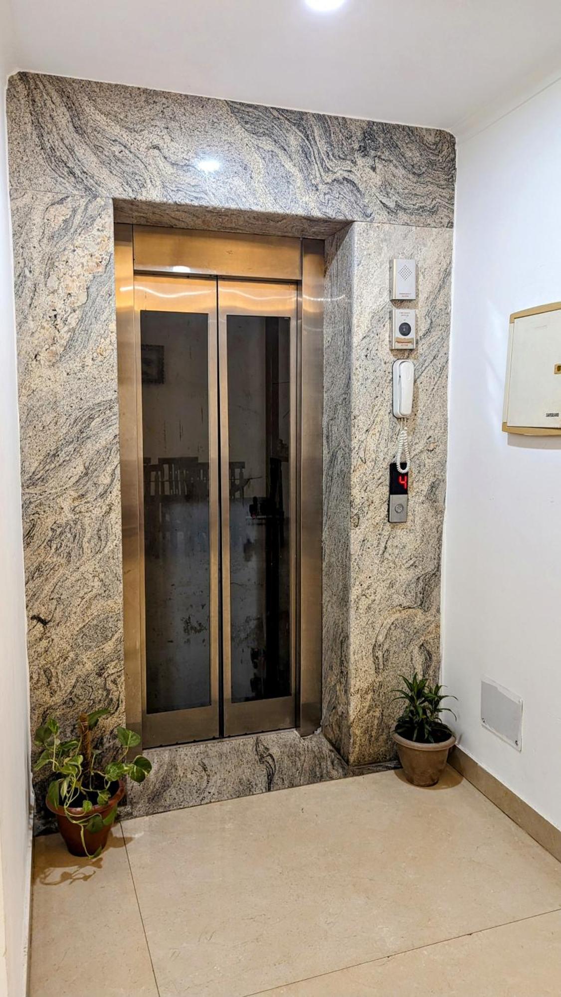 Hotel Moon Taj Near Yashobhoomi Convention Centre Δελχί Εξωτερικό φωτογραφία