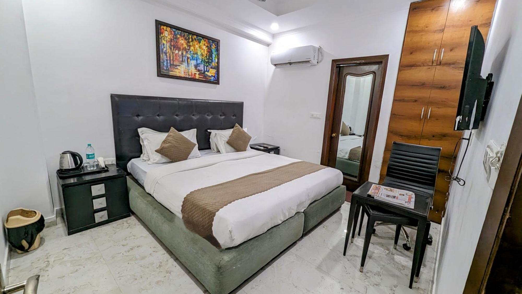 Hotel Moon Taj Near Yashobhoomi Convention Centre Δελχί Εξωτερικό φωτογραφία