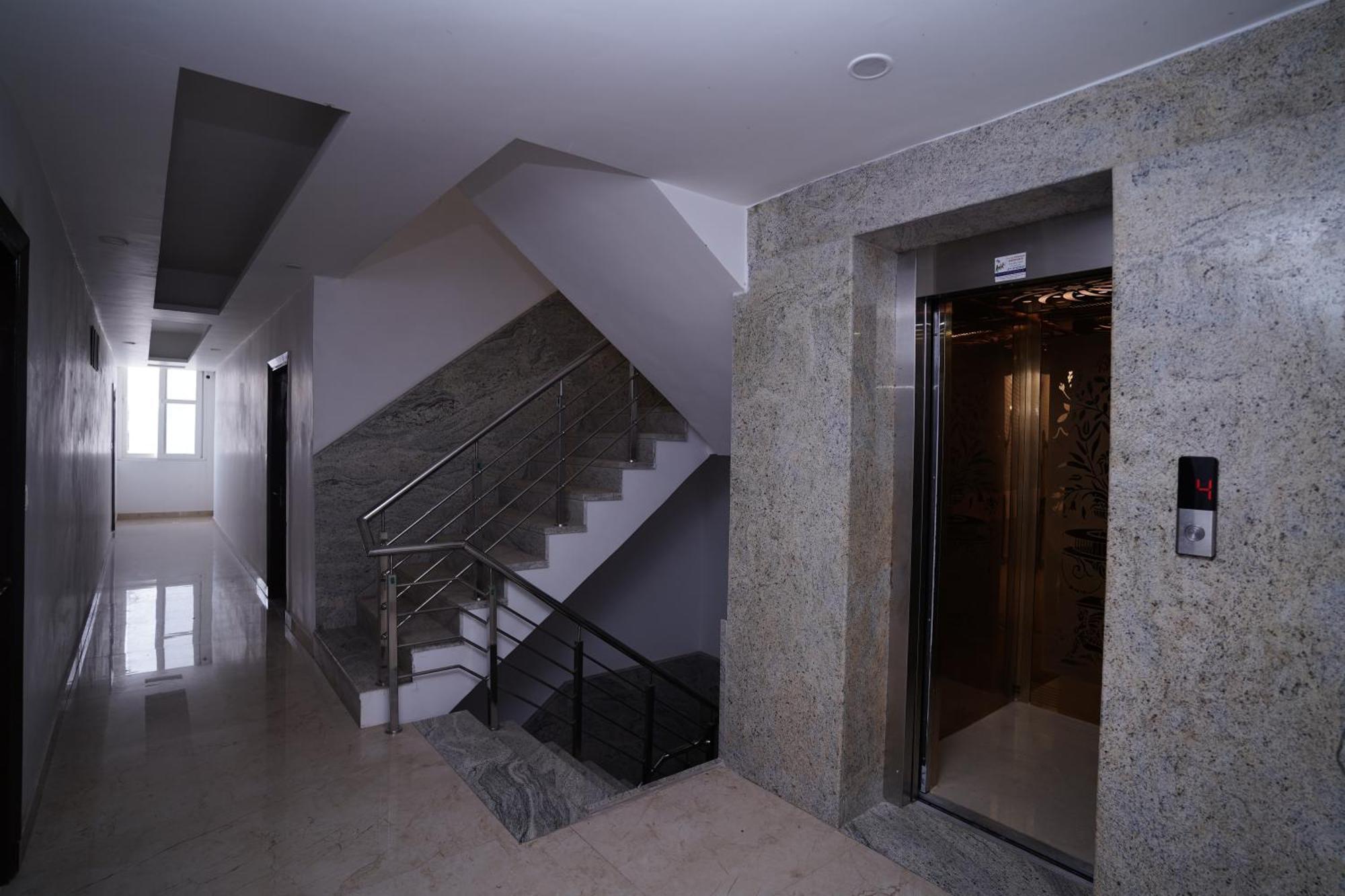 Hotel Moon Taj Near Yashobhoomi Convention Centre Δελχί Εξωτερικό φωτογραφία