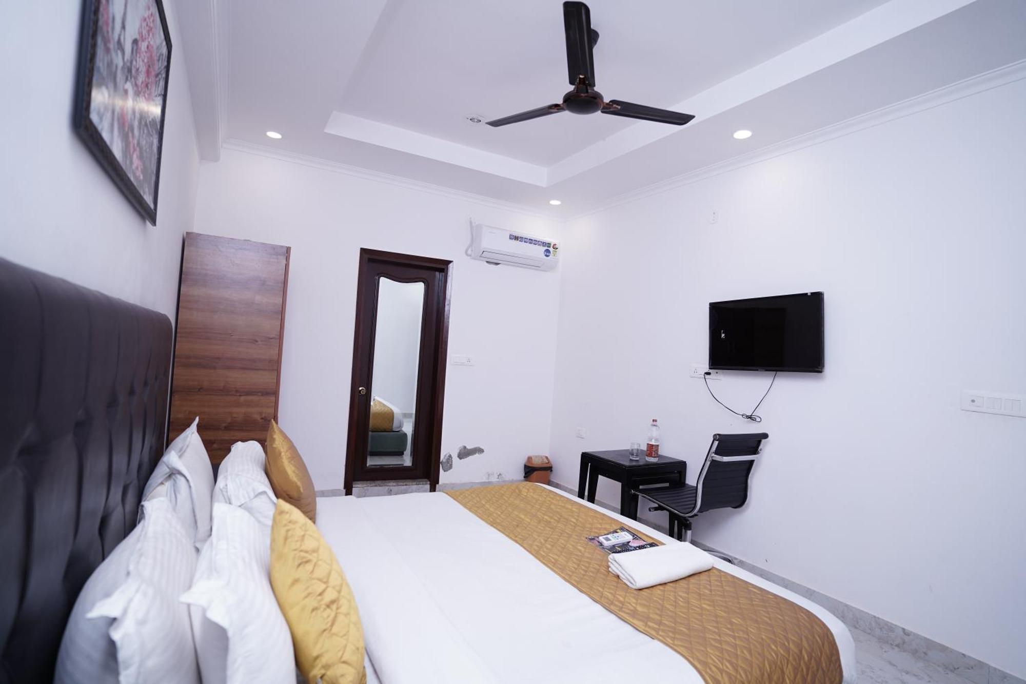 Hotel Moon Taj Near Yashobhoomi Convention Centre Δελχί Εξωτερικό φωτογραφία